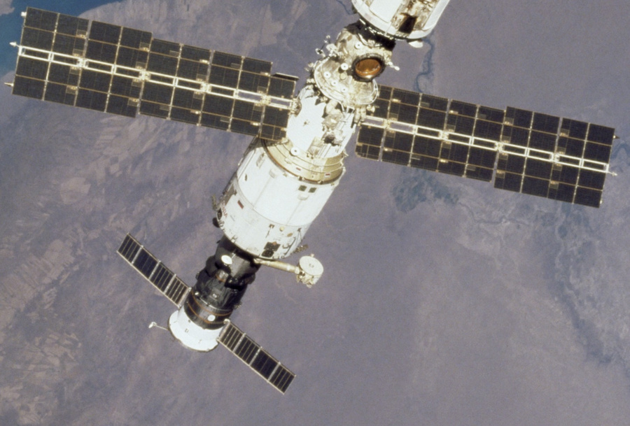 <p>Служебный модуль МКС "Звезда". Фото © Wikipedia </p>