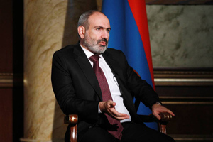 Пашинян уволил главу Генштаба Армении, который требовал его отставки