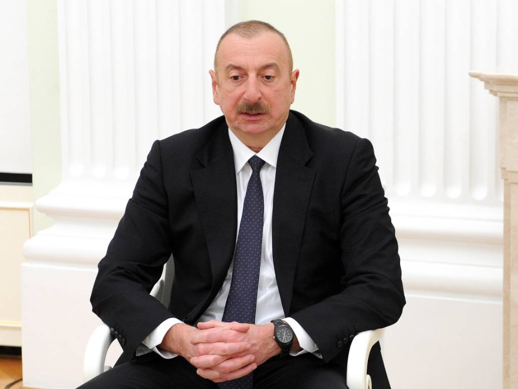 Алиев считает возможным подписание мирного договора с Арменией