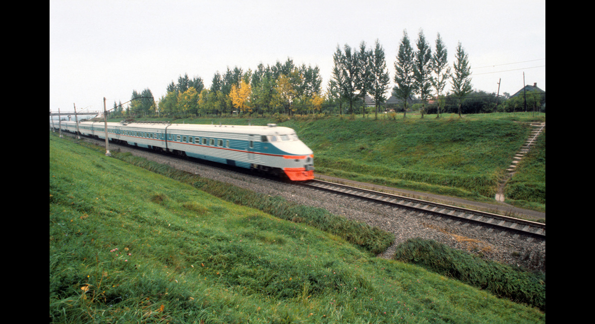 Поезд 200м. Электропоезд р 200. Поезд 200м. Эр200. Эр200 и сапсан.