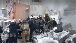 Момент спасения женщины из-под завалов в Нижнем Новгороде попал на видео