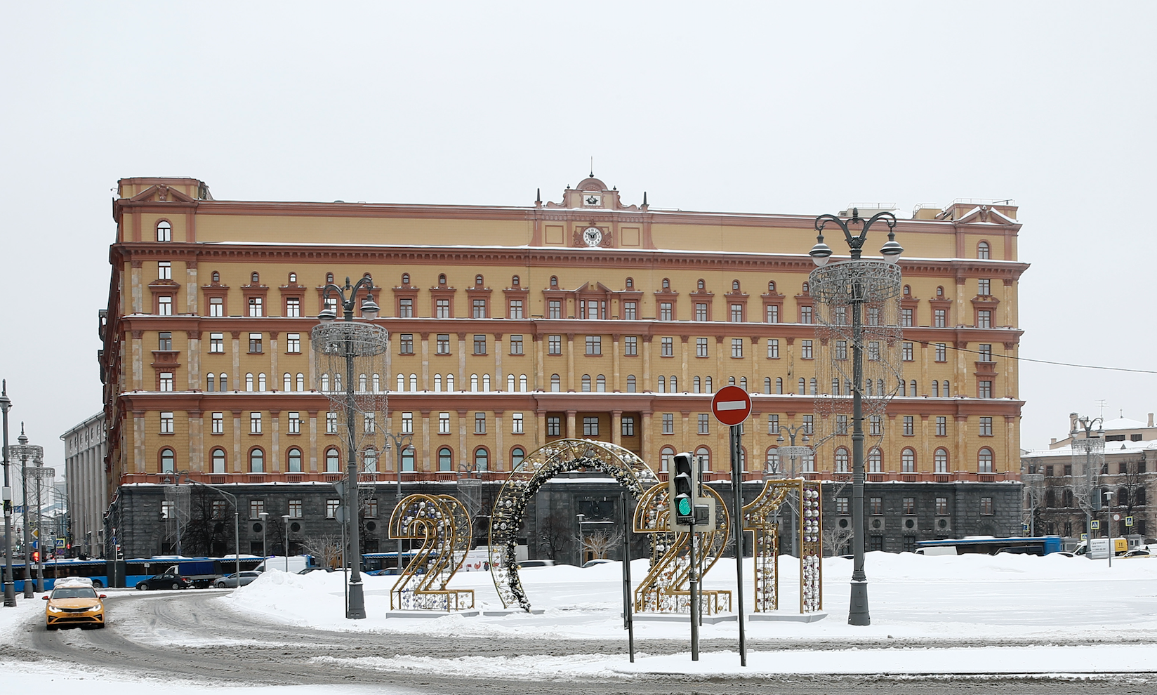 Свыше 260 тысяч москвичей проголосовали по выбору памятника для Лубянской площади в первые сутки опроса