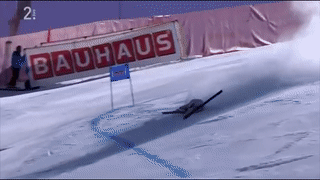 Жуткое падение норвежской горнолыжницы на соревнованиях в Италии сняли на видео