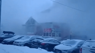 Крупный пожар произошёл в торговом центре в Мурманске – видео