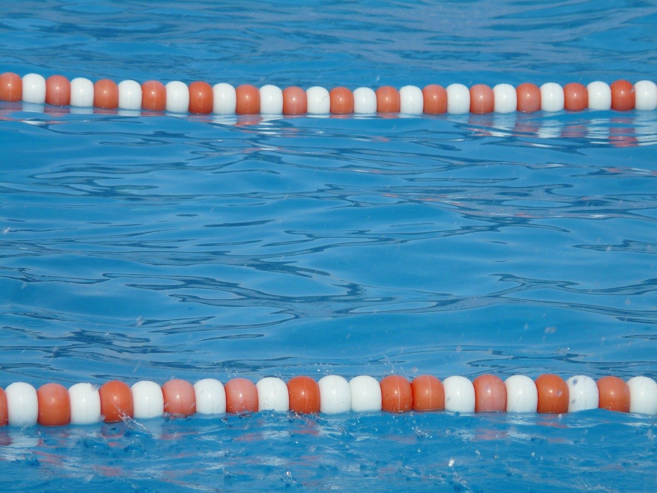 В Сургуте школьника госпитализировали с урока плавания