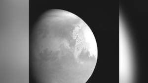 Китайский зонд прислал свой первый снимок Марса
