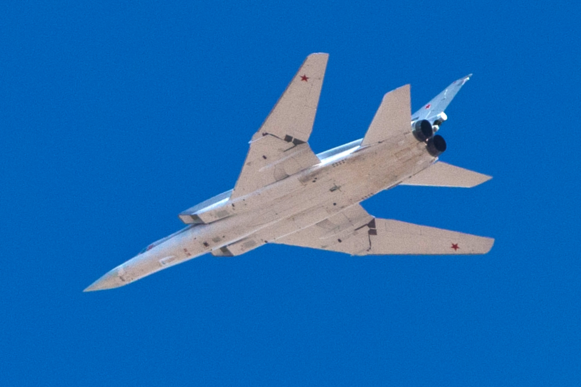 Бомбардировщик ту-22м3. Стратегический бомбардировщик ту-22м3. Ту-22м3. Ту 22 м 3 что за самолет. Ту 22 м 3 что за самолет.