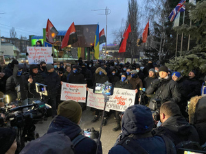 В Киеве националисты устроили митинги возле зданий двух телеканалов