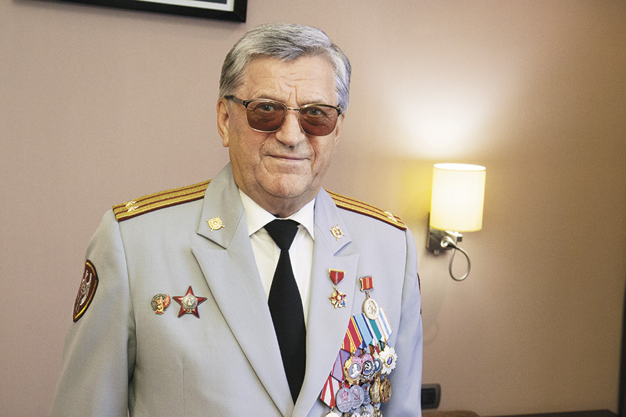 <p>Я прочитал тысячи негативных комментариев о Губерниеве на различных спортивных сайтах и только один позитивный... от Канделаки. Ты говоришь, что нам тебя не сожрать. Этого никто не осмелится сделать, потому что любого из нас стошнит. Это может сделать только Канделаки</p>