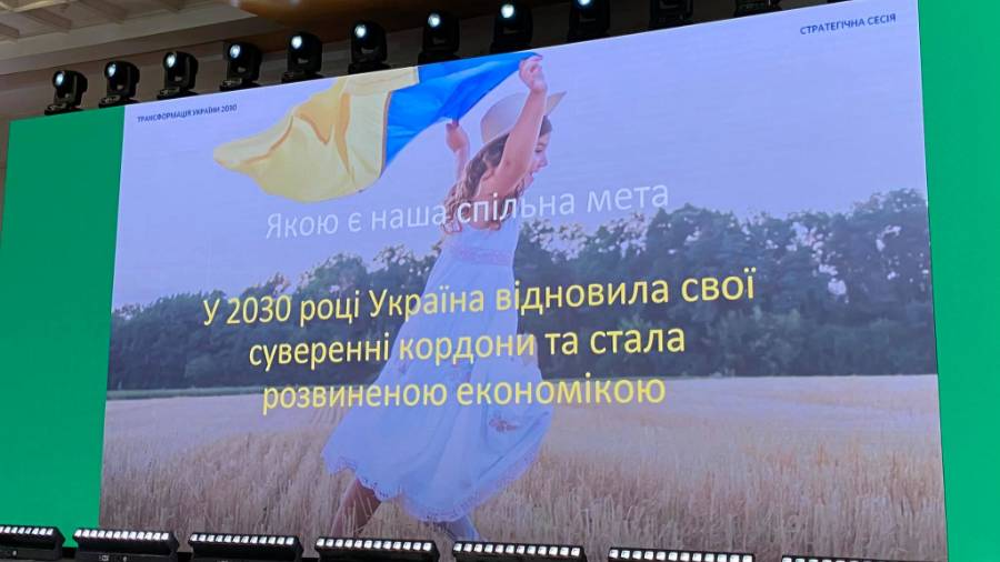 В партии Зеленского определили сроки "возвращения" Крыма. Фото © Facebook / Марьяна Безуглая