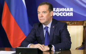 Медведев заявил о необходимости дождаться "вменяемого" руководства Украины