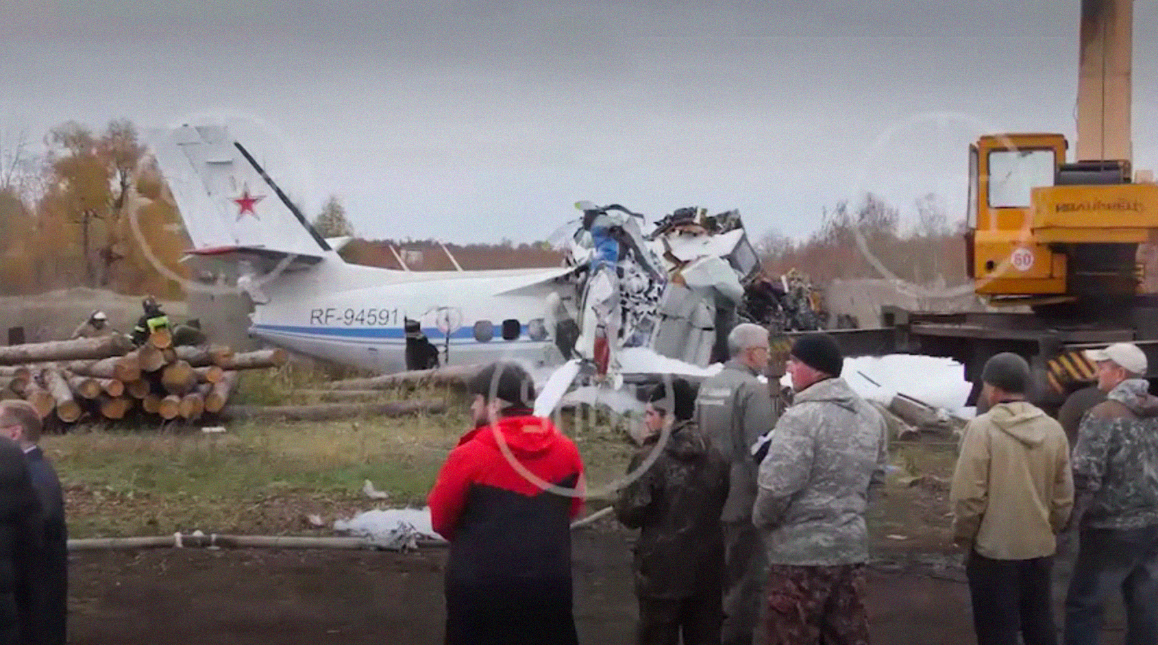 Какой самолет упал сегодня. Шасси л-410. В Татарстане упал самолет с парашютистами. Крушение самолета в Мензелинске.