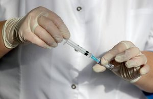 Песков назвал непозволительно маленьким уровень вакцинации от ковида в России