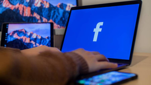 Facebook извинился за блокировку из-за слова "хохлома"