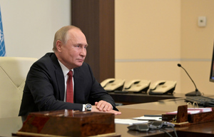 Путин заявил, что не заразился коронавирусом благодаря вакцине "Спутник V" 