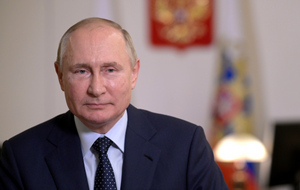 Путин заявил о весомой роли женщин в решении стоящих перед миром задач