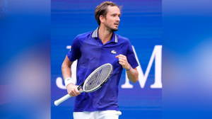 Теннисист Медведев прервал серию побед и вылетел из "Мастерса"