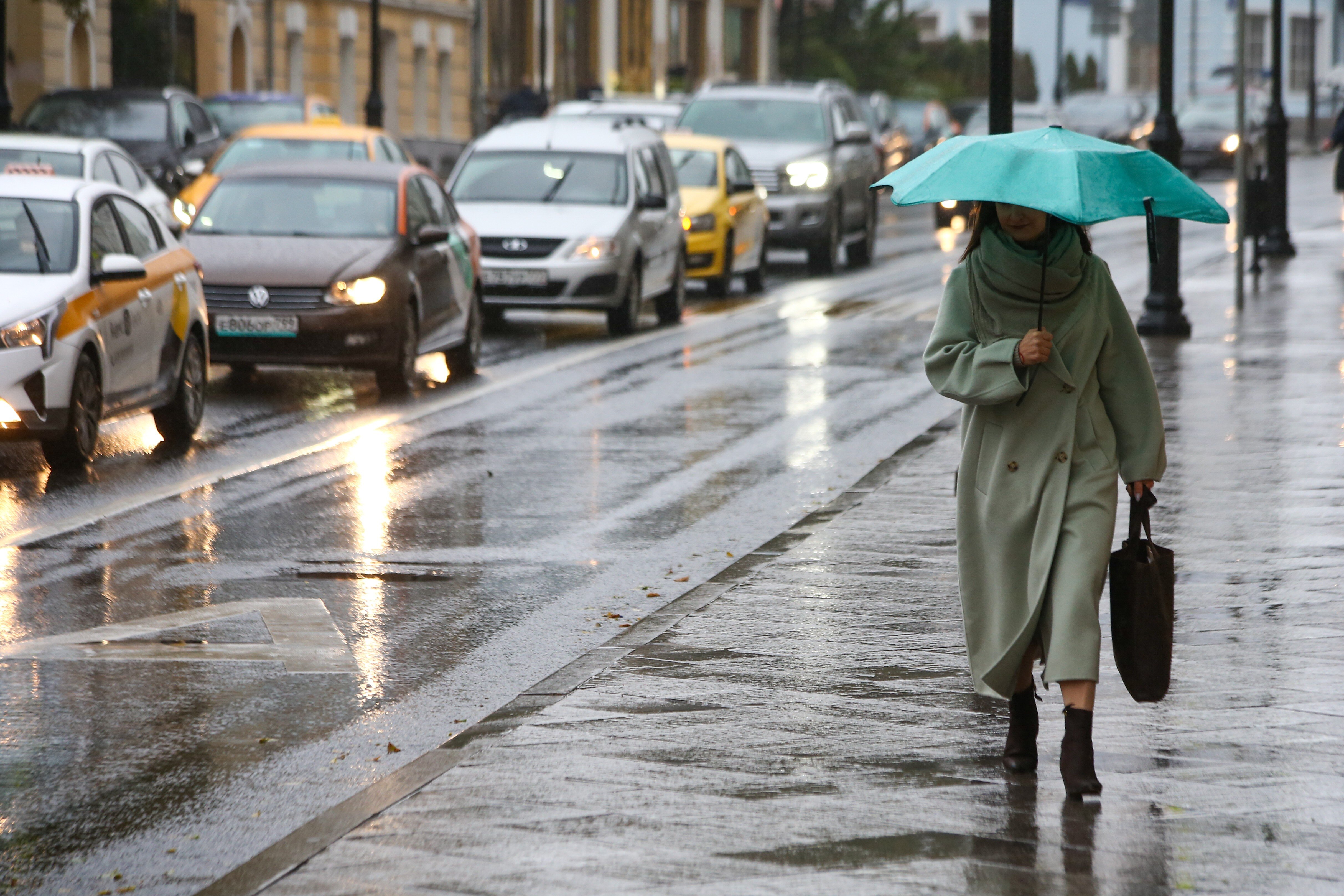 Ближайшее время дождя. Дождь в Москве. Сильный дождь. Проливной дождь в Москве. Сильный дождь в Москве.