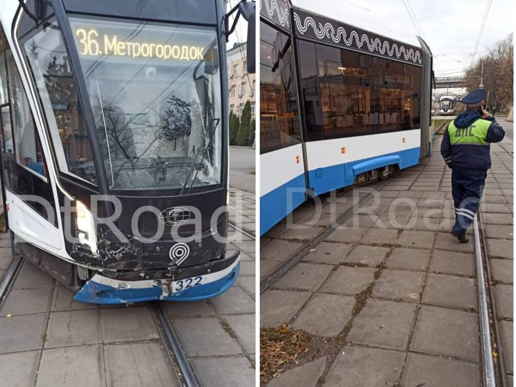 В Москве трамвай сошёл с рельсов после столкновения с автомобилем