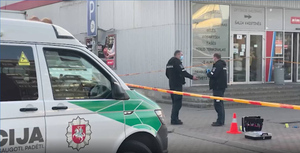 Покупатель прострелил ногу охраннику магазина за просьбу надеть маску