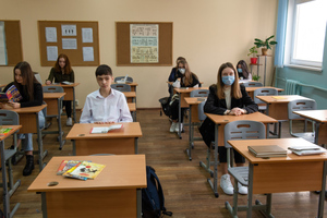 Онищенко назвал истерикой реакцию родителей на проверки школьников на курение