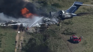 Не смог набрать высоту: В Техасе разбился пассажирский самолёт, на борту был 21 человек