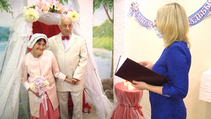 В доме престарелых в Башкирии сыграли свадьбу 71-летний жених и 78-летняя невеста