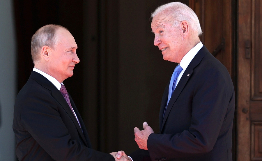 Сенатор Климов обратил внимание на четыре важных сигнала беседы Путина и Байдена