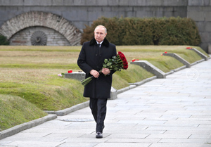 Путин: Недопустимо ставить на одну доску нацистов и коммунистов