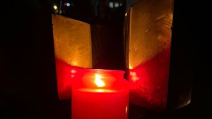 Возмущённые жители Кишинёва принесли свечи к погашенному из-за нехватки газа Вечному огню