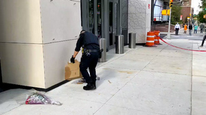 Штаб-квартиру ООН в Нью-Йорке оцепили из-за загадочной коробки с цветами