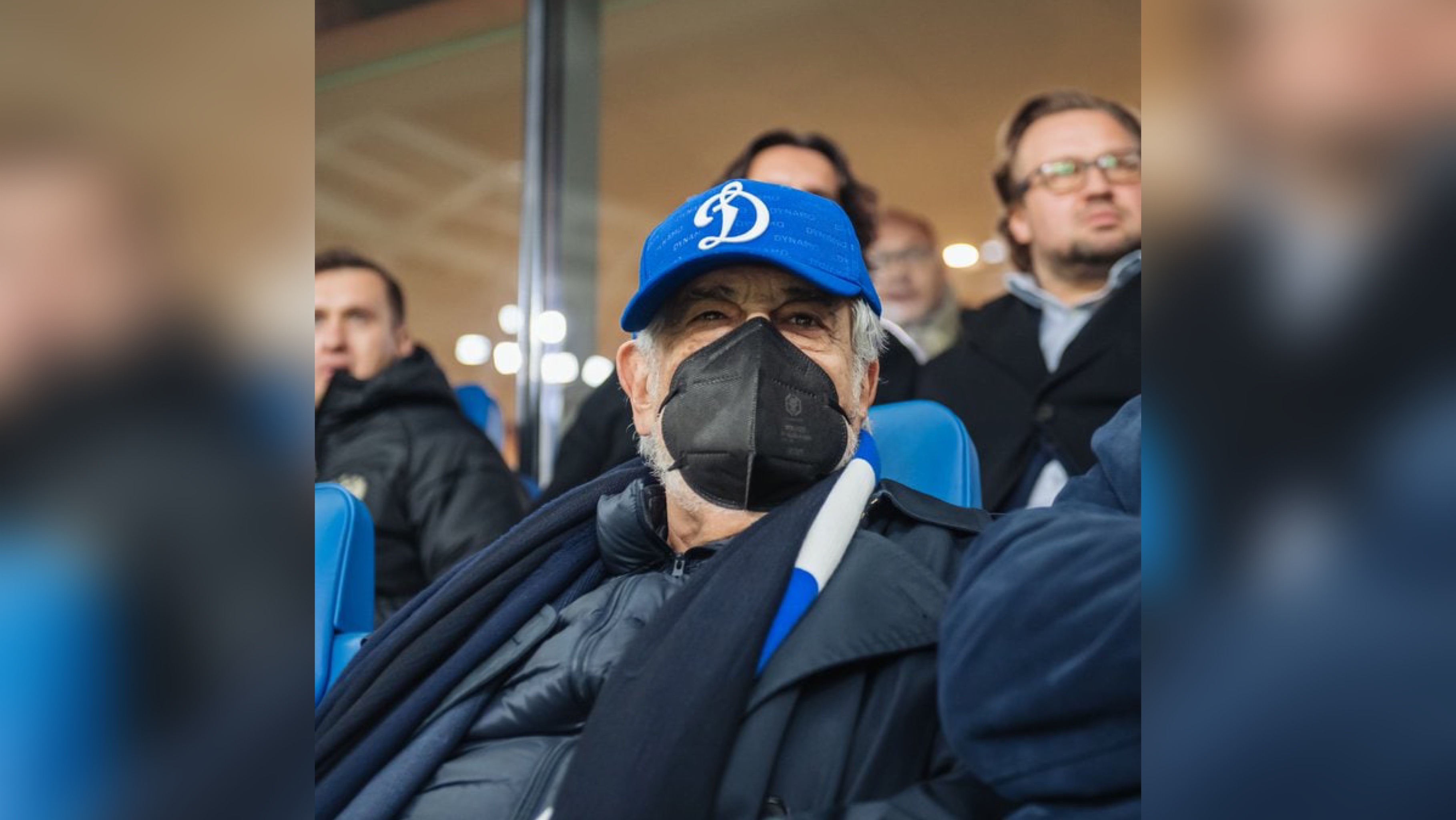 Пласидо Доминго в фанатских кепке и шарфе появился на матче "Динамо" — "Химки"