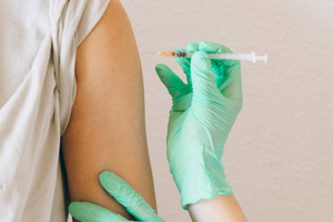 Минздрав РФ разрешил одновременную вакцинацию от гриппа и коронавируса