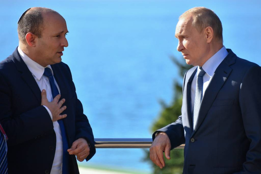 Владимир Путин и Нафтали Бенет (справа налево). Фото © ТАСС / Евгений Биятов / POOL