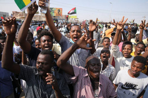 В Судане военные арестовали министров и окружили дом премьера