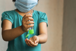 Иммунолог назвал безобидные симптомы коронавируса у детей
