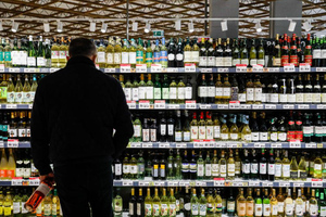 Нарколог предложил полностью запретить продажу алкоголя в России на время пандемии