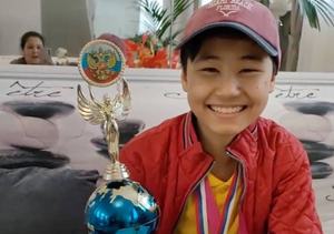 Мальчик из Казахстана победил на международном конкурсе маникюра
