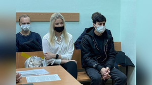Прокурор запросил реальный срок для блогера и его подруги за пошлые фото у храма в Москве