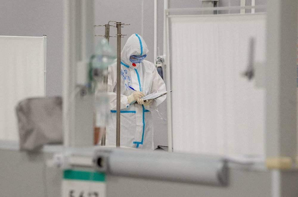 Попова перечислила причины новой волны коронавируса в России