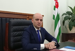 Президент Абхазии временно отстранил главу МВД из-за драки с депутатом