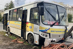 В ДТП с автобусом в Иркутской области пострадало 14 человек