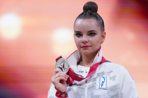 "Надо продолжать работать": Дина Аверина прокомментировала свою рекордную победу на чемпионате мира в Японии