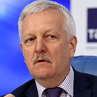 <p>Если коэффициент больше единицы, то мы вступаем в достаточно напряжённый период. И второй, очень важный критерий — это наличие свободных коек. Также важным критерием считается наличие ИВЛ</p>