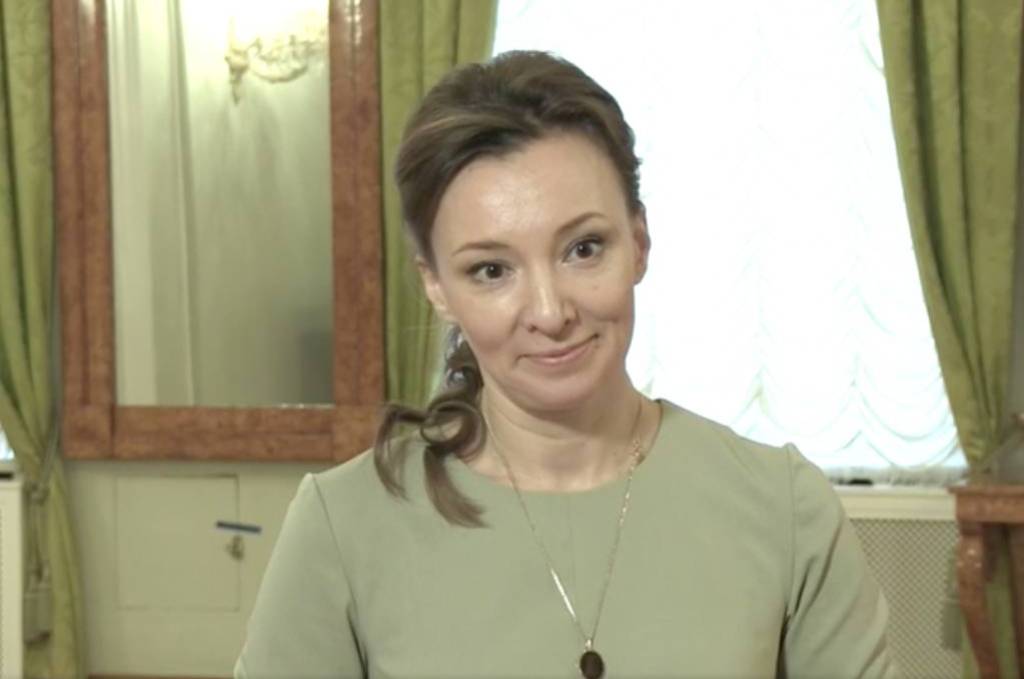 Анна Кузнецова сдала документы для работы в Госдуме VIII созыва