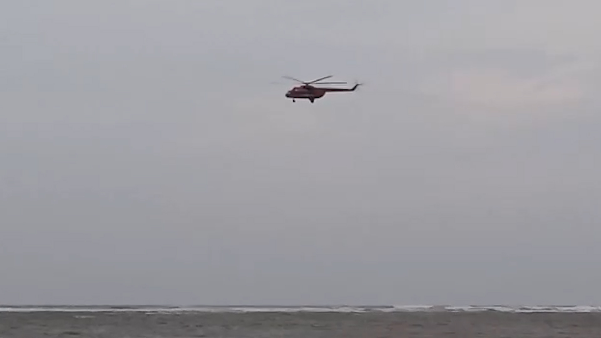 Ищут с вертолёта: Лайф публикует видео с места крушения судна в Белом море