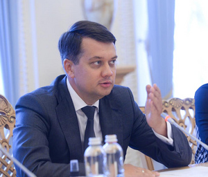 Спикера Рады Разумкова временно отстранили от ведения заседаний