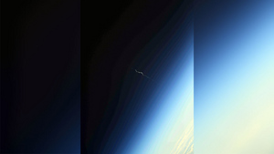 Космонавт показал полёт корабля с киноэкипажем с борта МКС