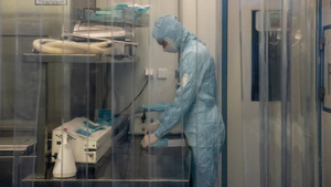 Вирусолог назвал "виновника" новой волны пандемии ковида в России