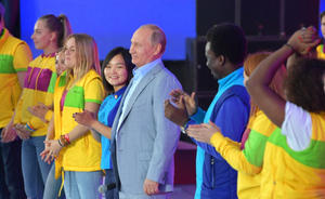 "С днём рождения, первый!": Как Путина поздравили россияне — знаменитые и не очень 